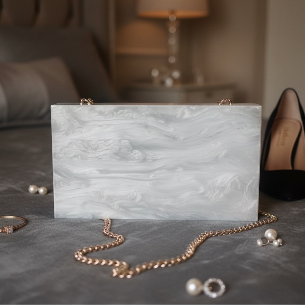 Forever 21 Pearl Acrylic Box Clutch Marveled with detachable gold chain -NWT - Picture 2 of 7